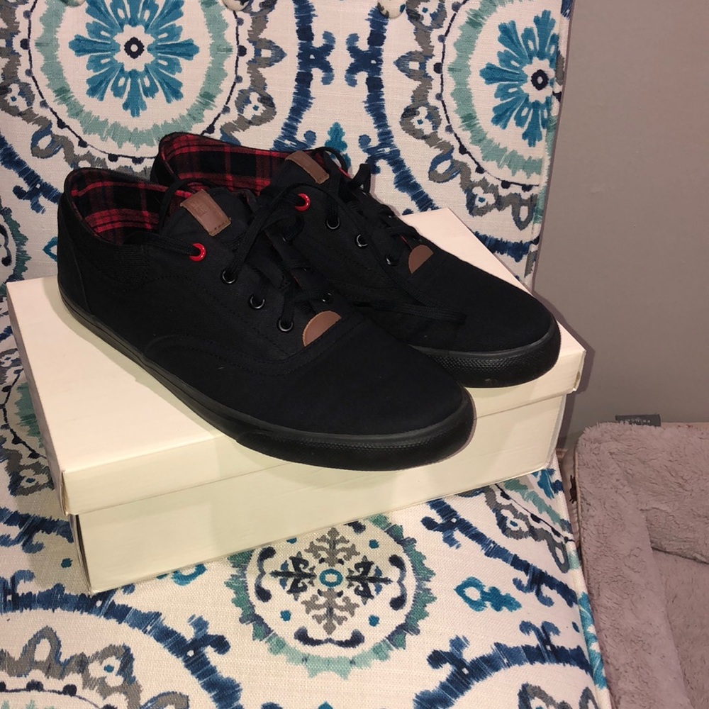 Ben Sherman Stevie black lace shoes
